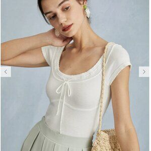 White Scoop Neck Short Sleeve Knit Tee